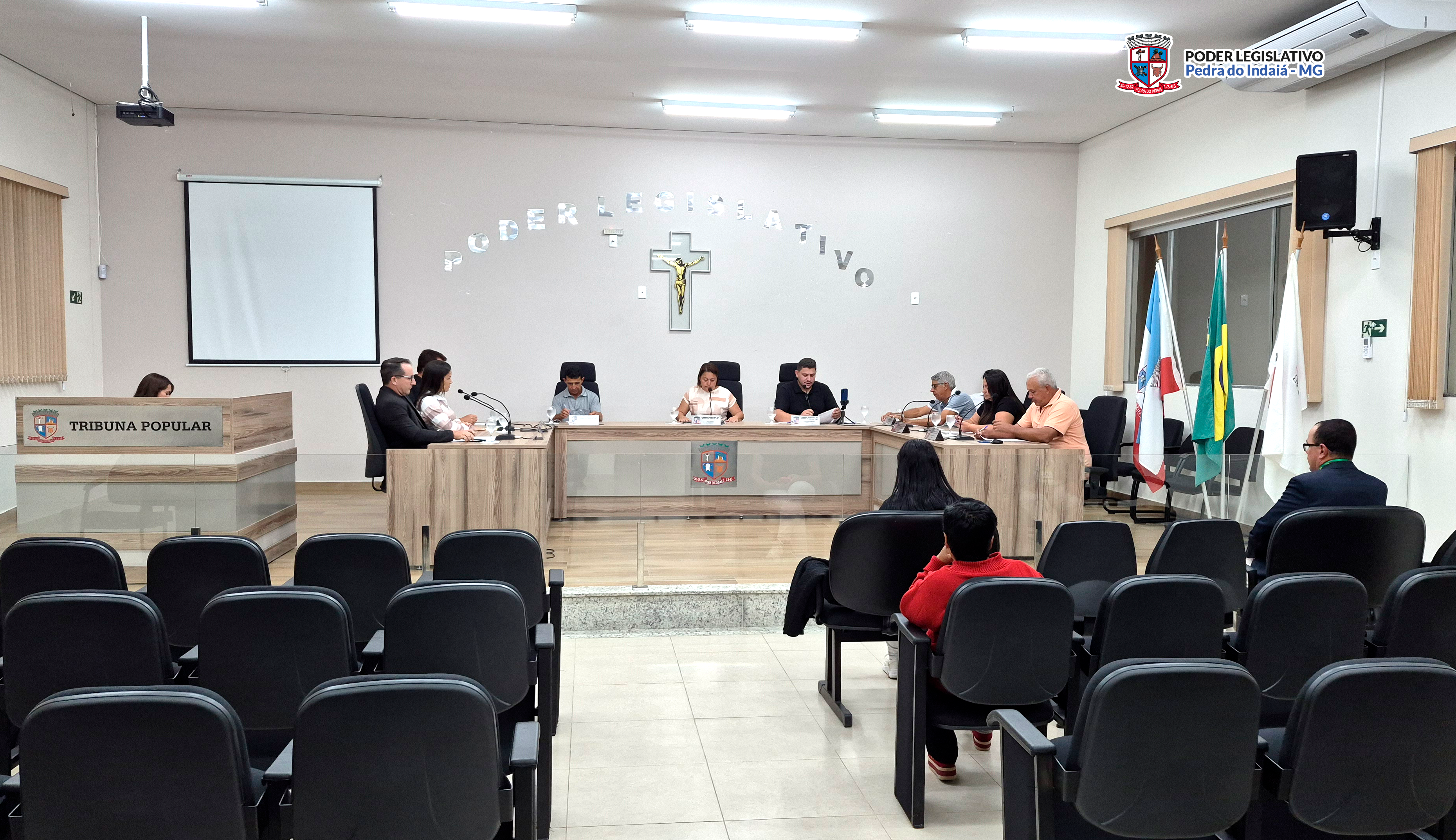 Câmara de Pedra do Indaiá aprova pautas diversificadas em sessão ordinária